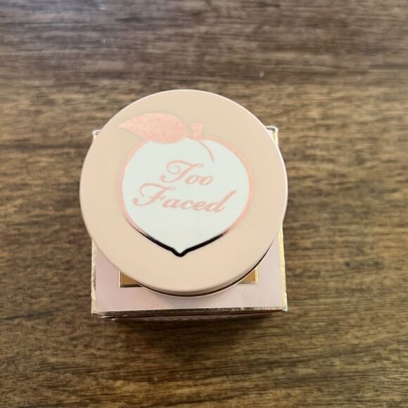 Too Faced Concealer - Picture 4 of 5